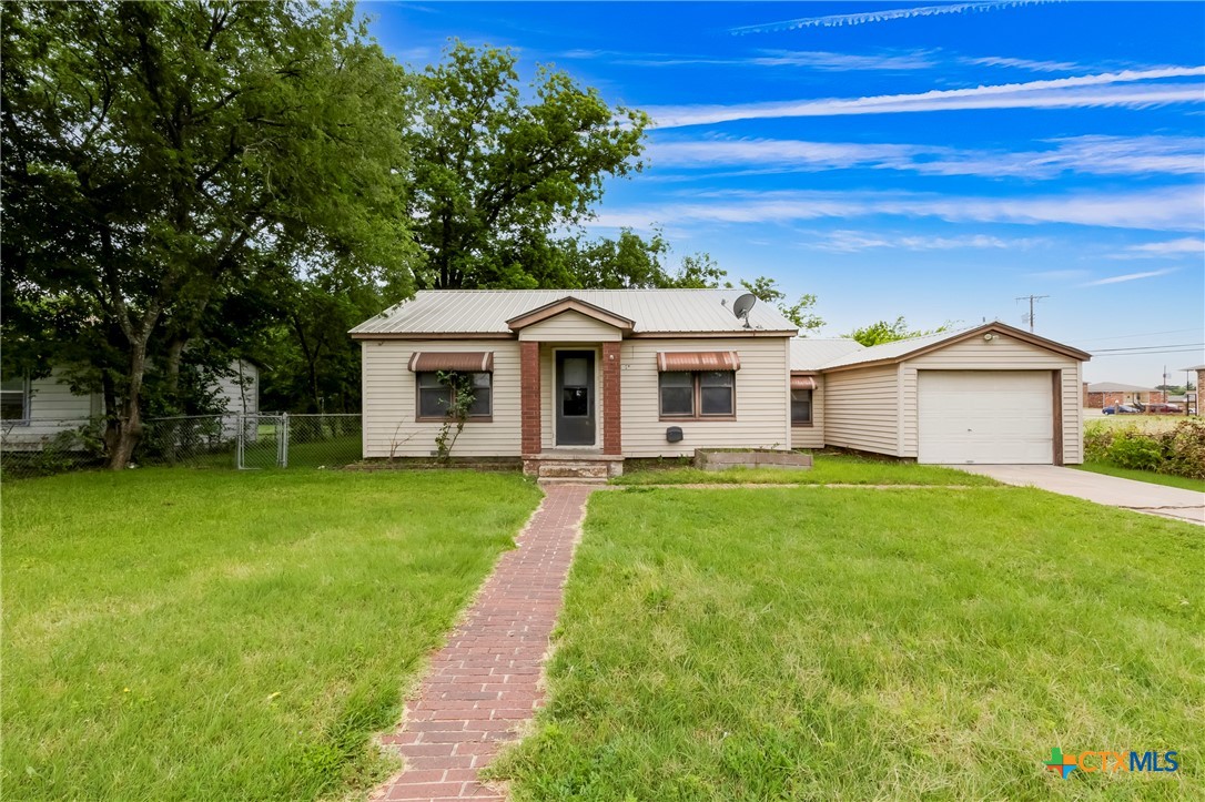 104 E Reagan Avenue Property Photo 1