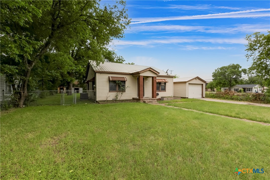 104 E Reagan Avenue Property Photo 2