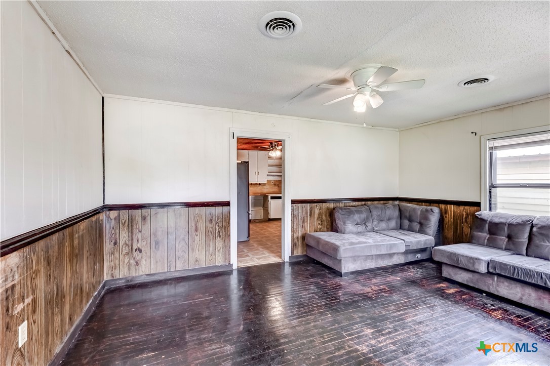 104 E Reagan Avenue Property Photo 4