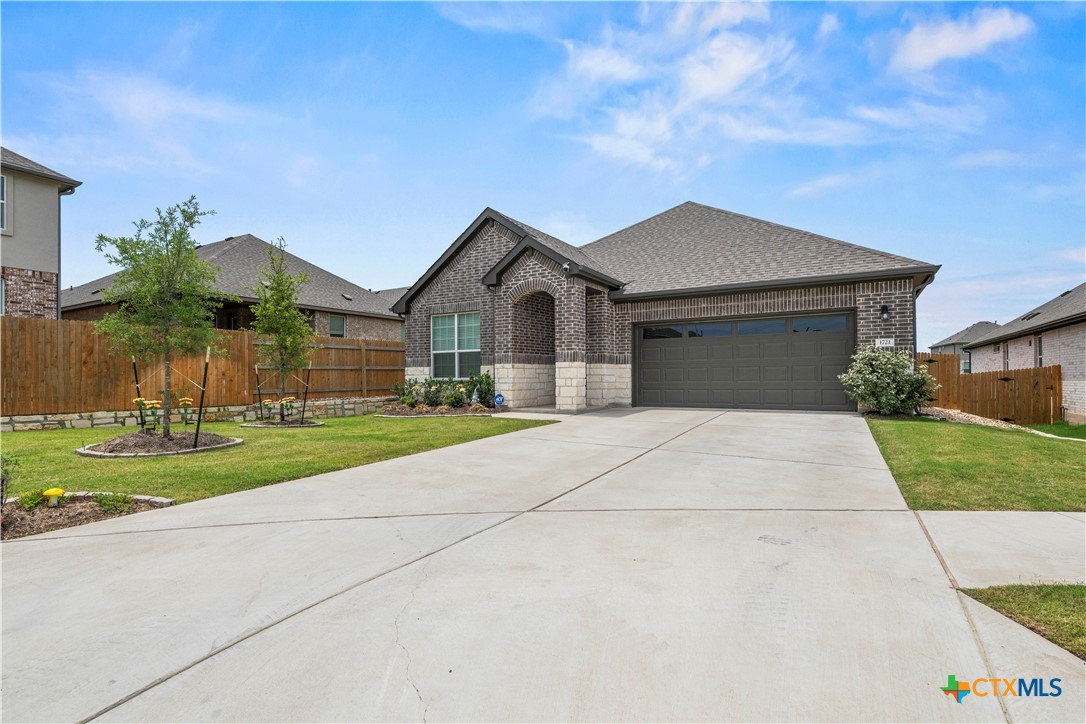 1721 Walnut Grove Bend Property Photo 2