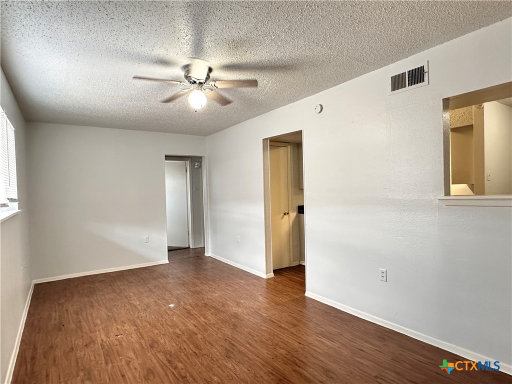 1706 N Interstate 35 11 Property Photo 2