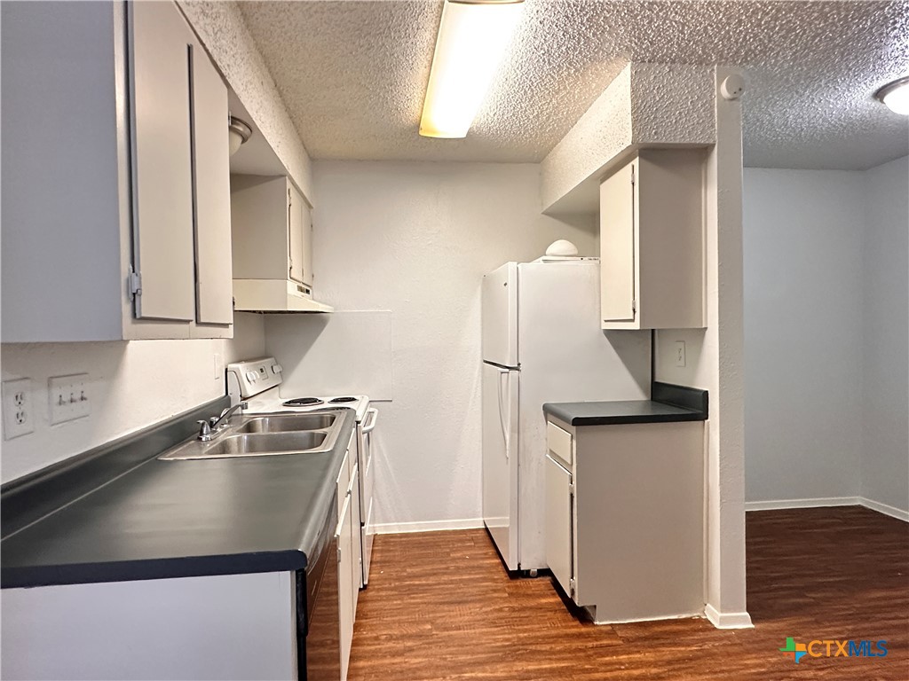 1706 N Interstate 35 11 Property Photo 3