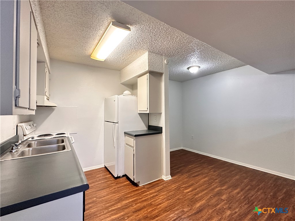 1706 N Interstate 35 11 Property Photo 4