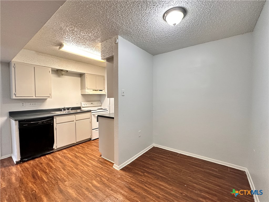 1706 N Interstate 35 11 Property Photo 5