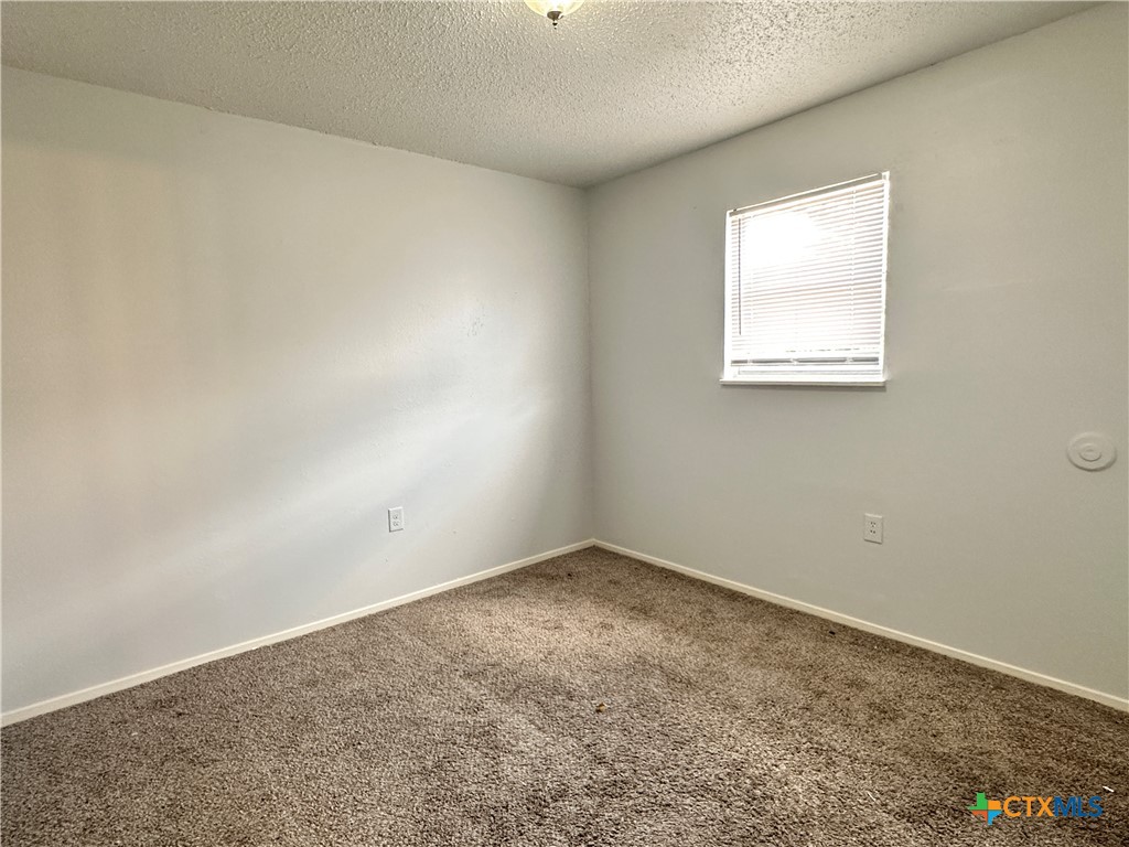 1706 N Interstate 35 11 Property Photo 7