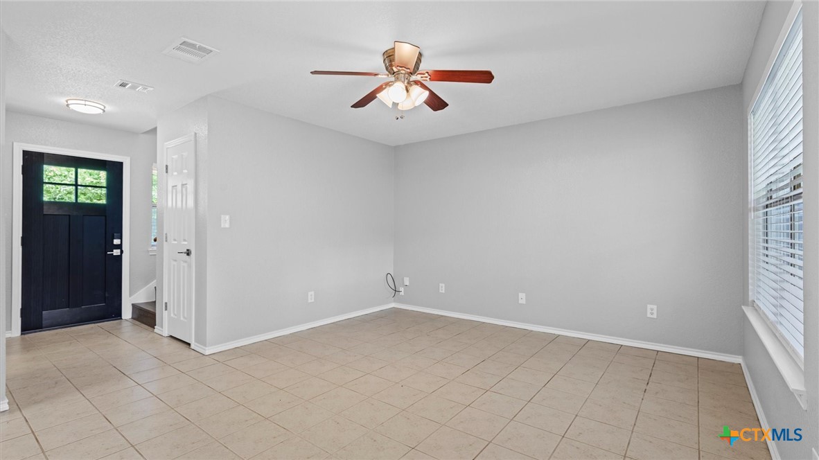 3013/3015 Green Mountain Drive Property Photo 4