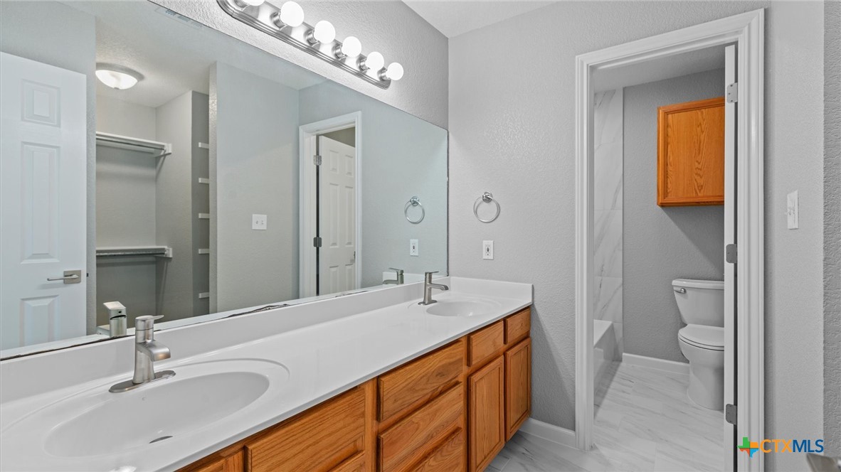 3013/3015 Green Mountain Drive Property Photo 15