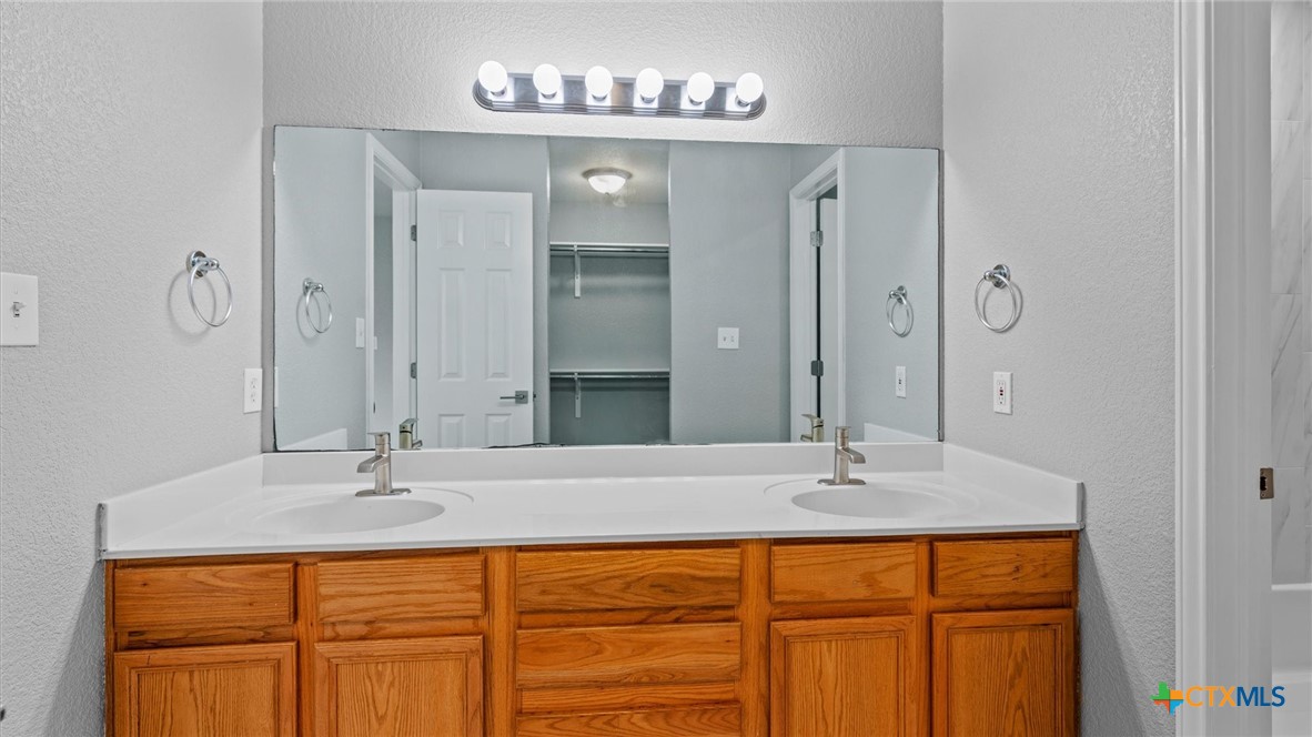 3013/3015 Green Mountain Drive Property Photo 16