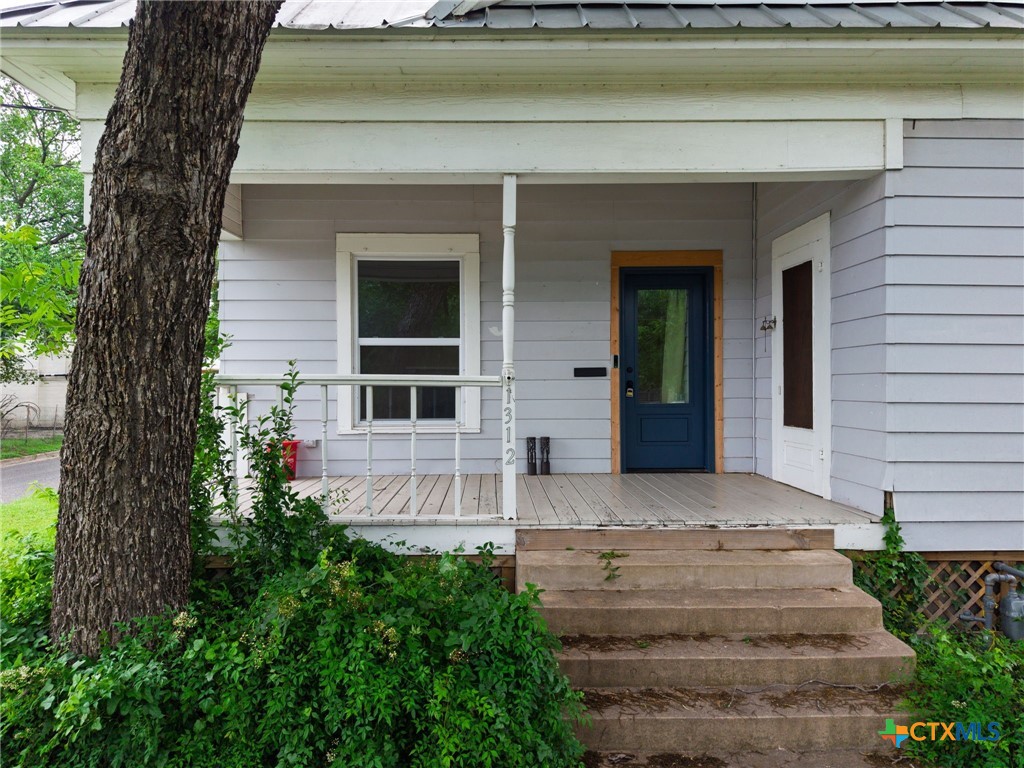 1312 E Leon Street Property Photo 5