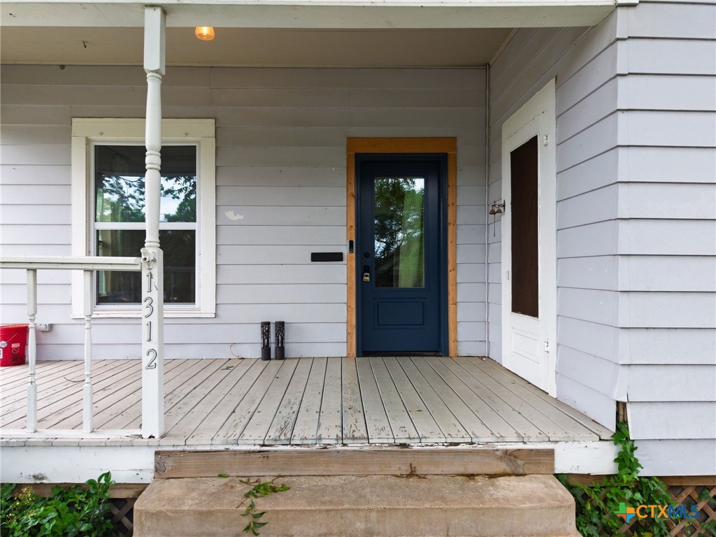 1312 E Leon Street Property Photo 6