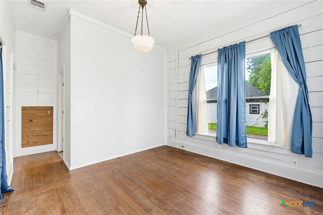 1312 E Leon Street Property Photo 25