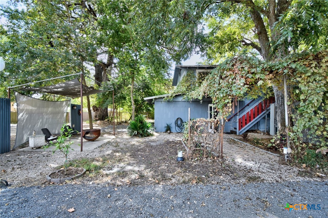 717 1/2 S Laurel Avenue Property Photo 1