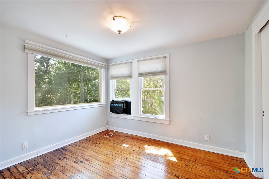 717 1/2 S Laurel Avenue Property Photo 9