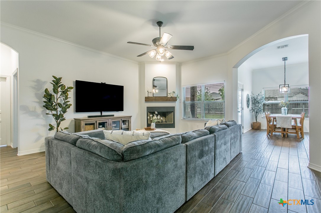 8304 Split Trail Cove Property Photo 4