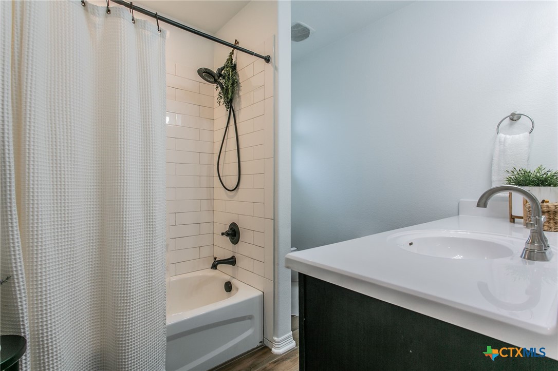 8304 Split Trail Cove Property Photo 15