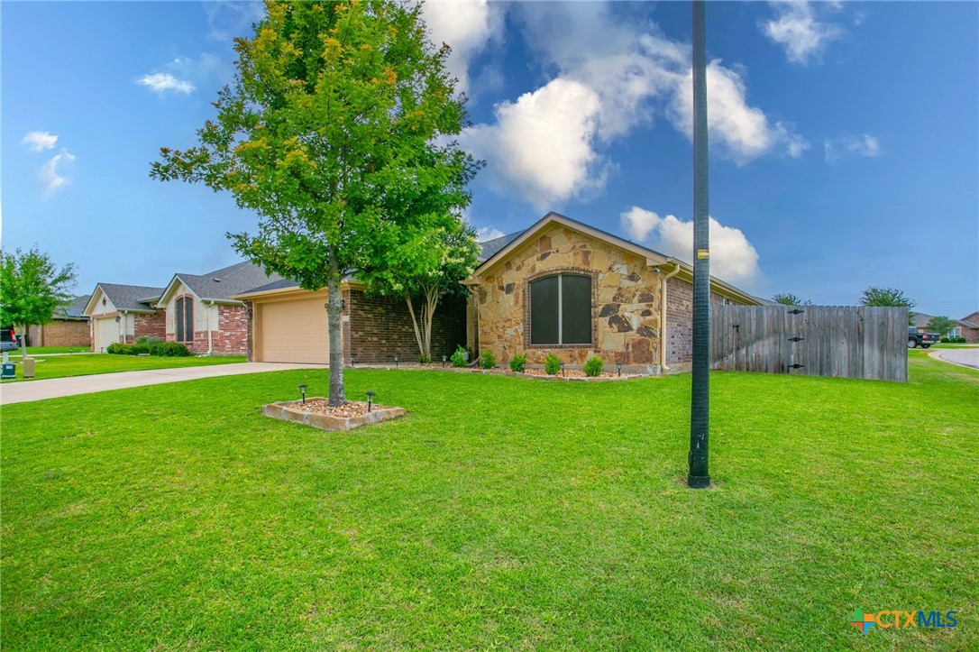 8304 Split Trail Cove Property Photo 22