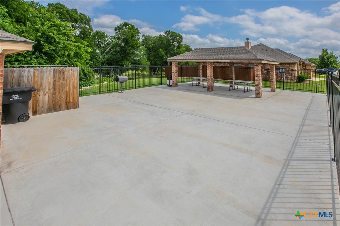8304 Split Trail Cove Property Photo 27