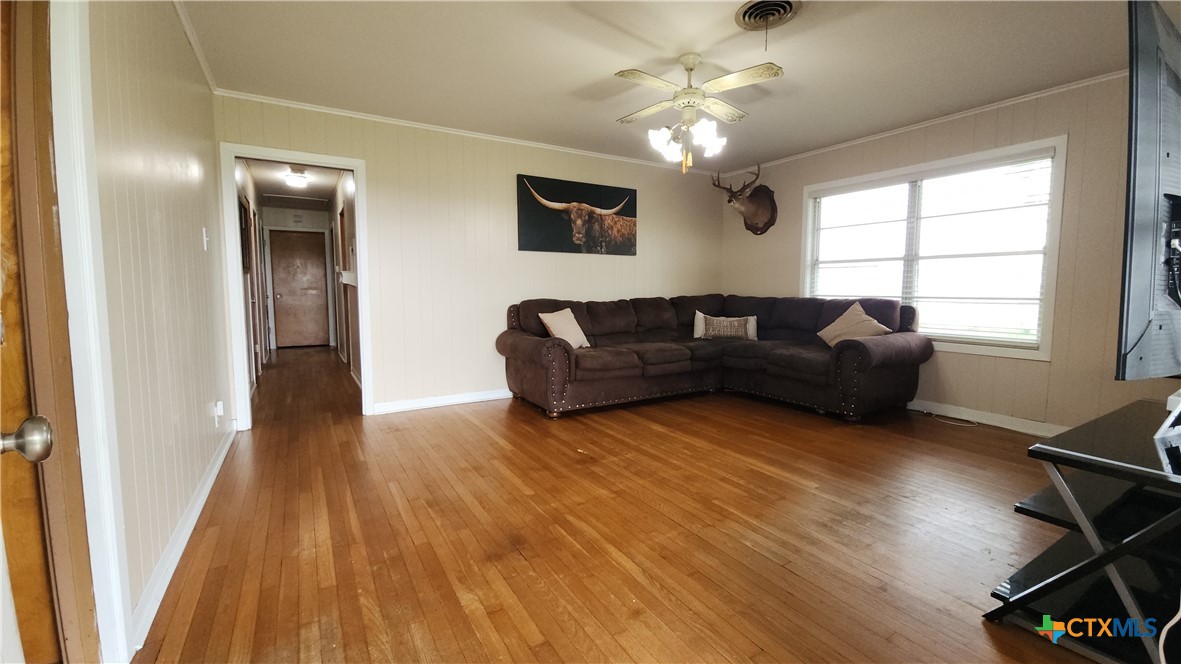 2865 Fm 1685 Property Photo 3