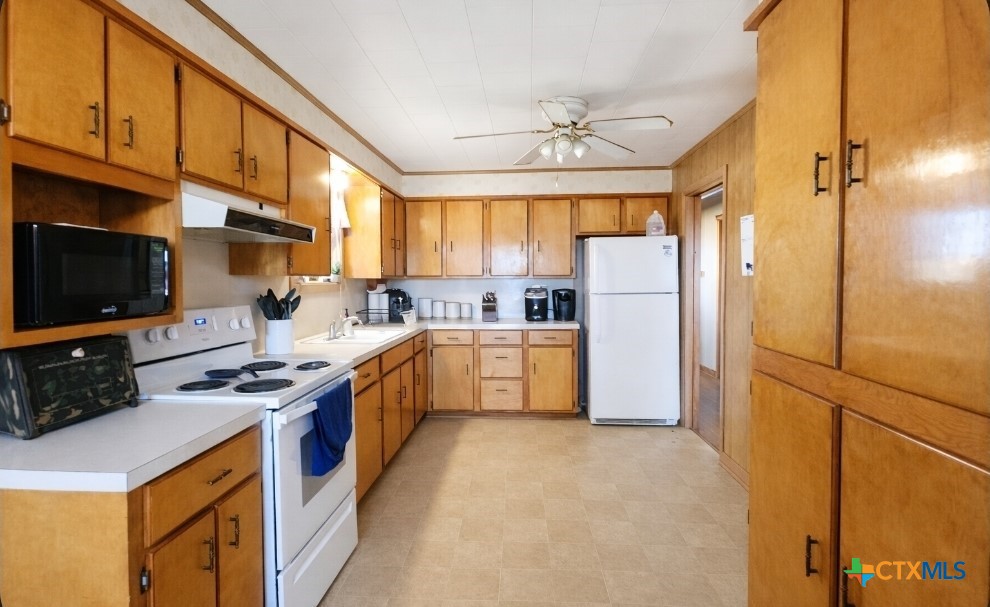 2865 Fm 1685 Property Photo 7