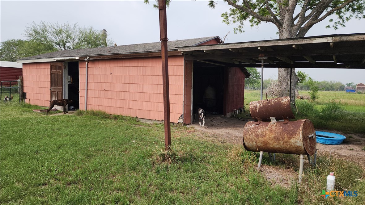 2865 Fm 1685 Property Photo 19