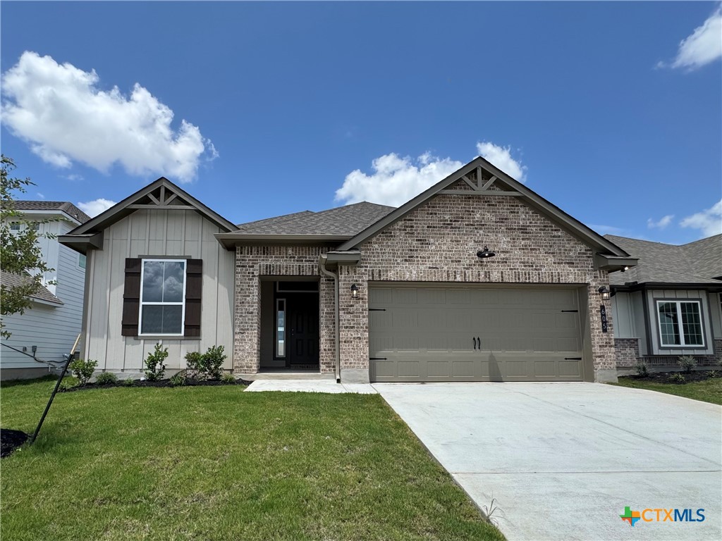 605 James Parker Circle Property Photo 1