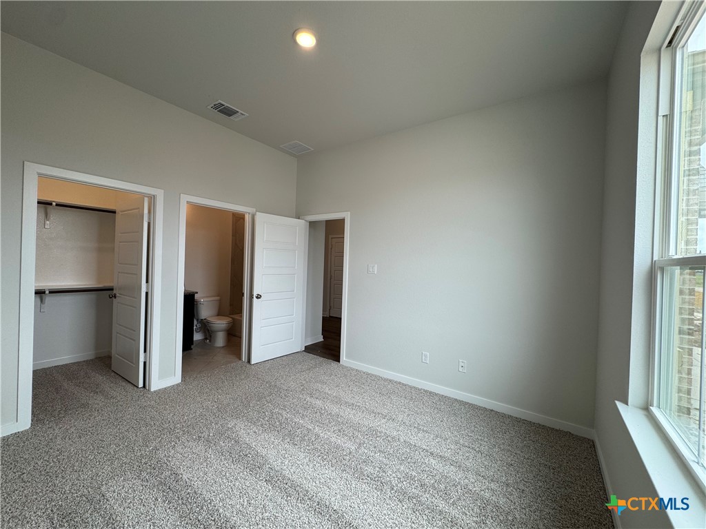 605 James Parker Circle Property Photo 2
