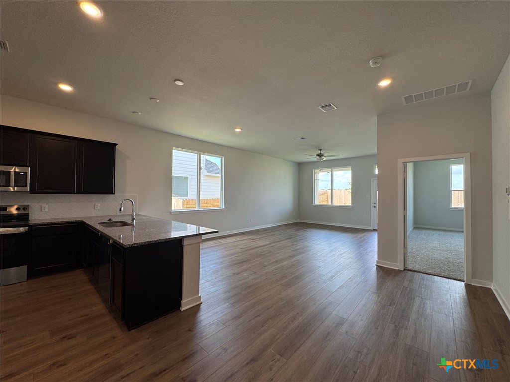 605 James Parker Circle Property Photo 4