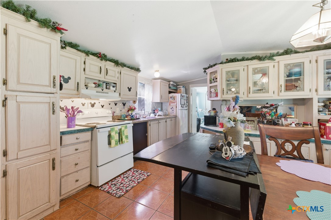 112 Cresthill Causeway Property Photo 6