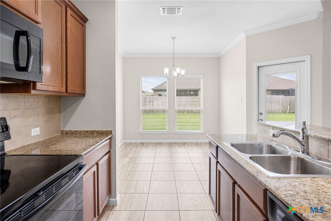 603 Cross Drive Property Photo 4