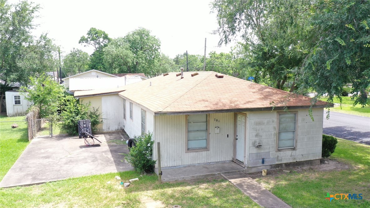 701 E Hiller Street Property Photo 2