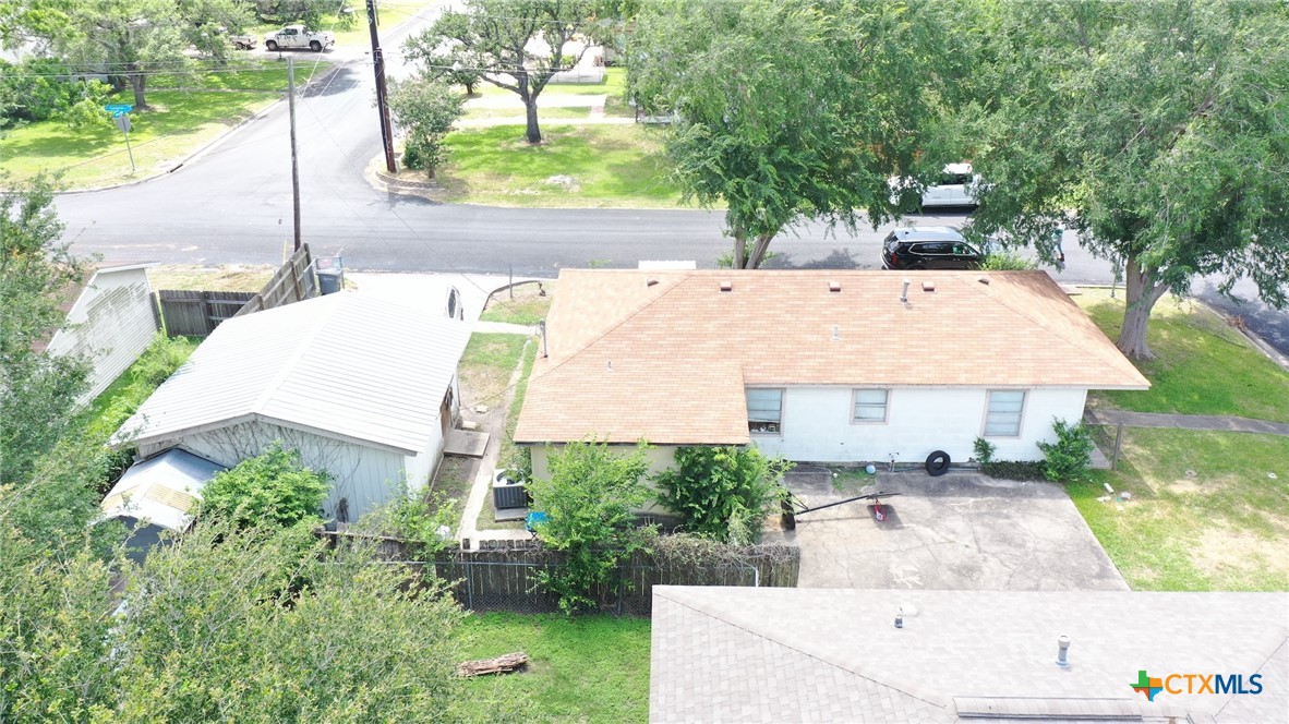 701 E Hiller Street Property Photo 4