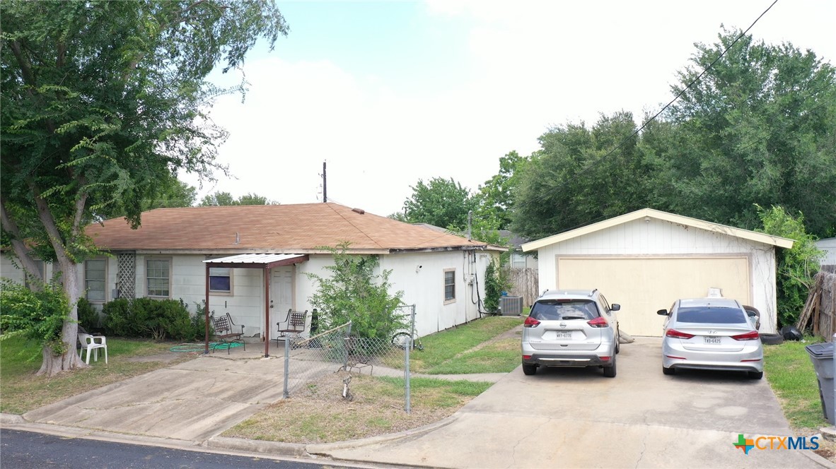 701 E Hiller Street Property Photo 7