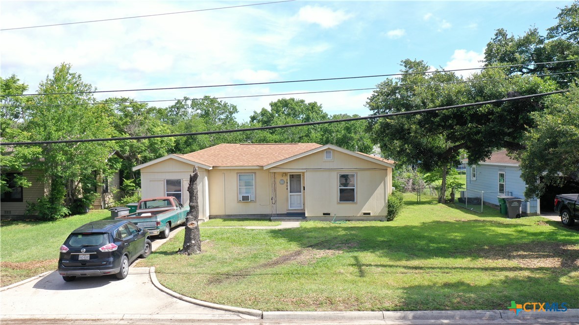 1904 E Red River Street Property Photo 1