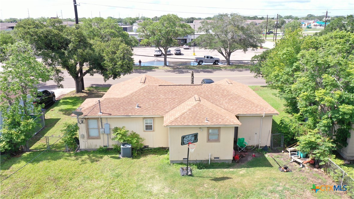 1904 E Red River Street Property Photo 3