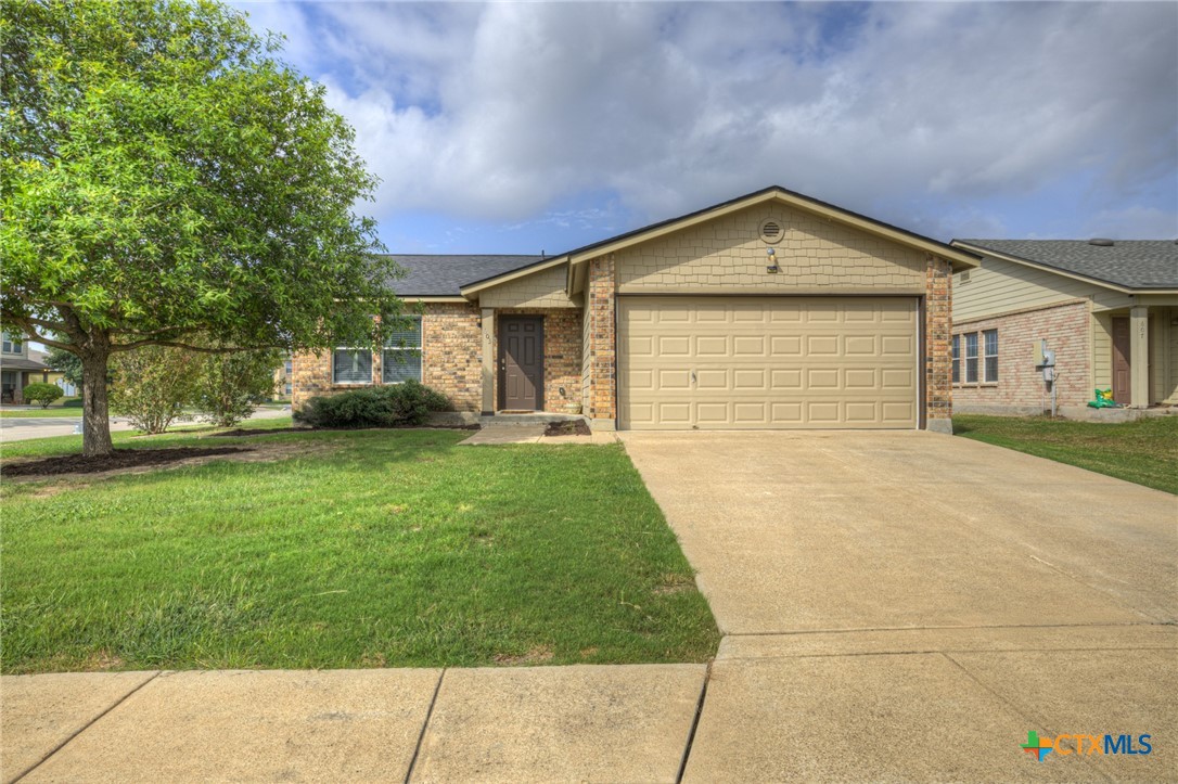 603 Nw Crossing Drive Property Photo 1