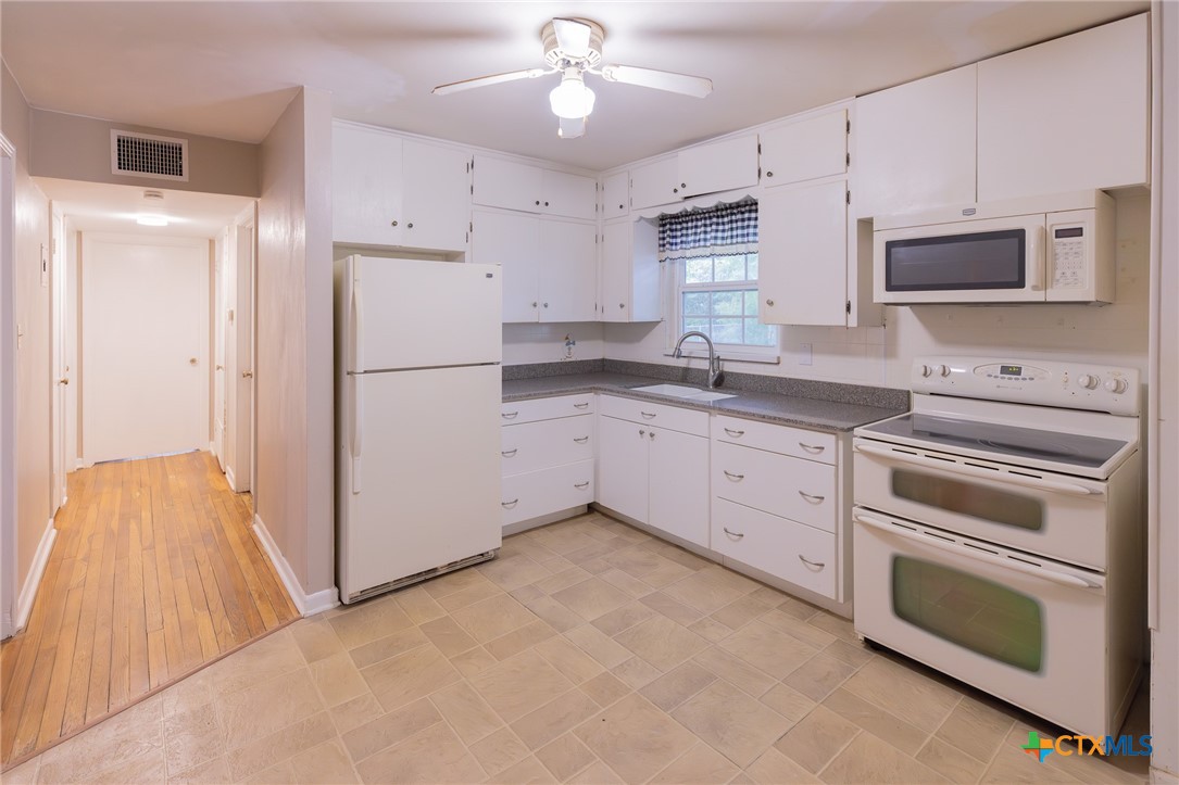 2001 E Rosebud Avenue Property Photo 15