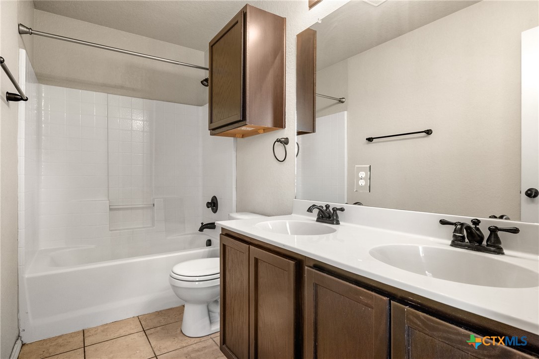 570 Creekside Circle Property Photo 4