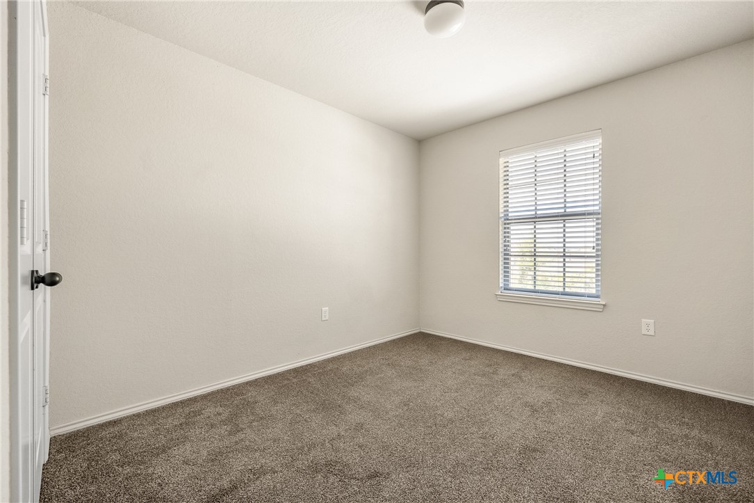570 Creekside Circle Property Photo 6