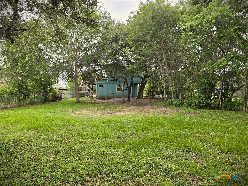 703 E Houston Avenue Property Photo 6
