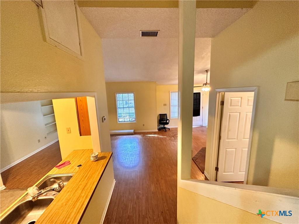 901 Hillyer Street Property Photo 7