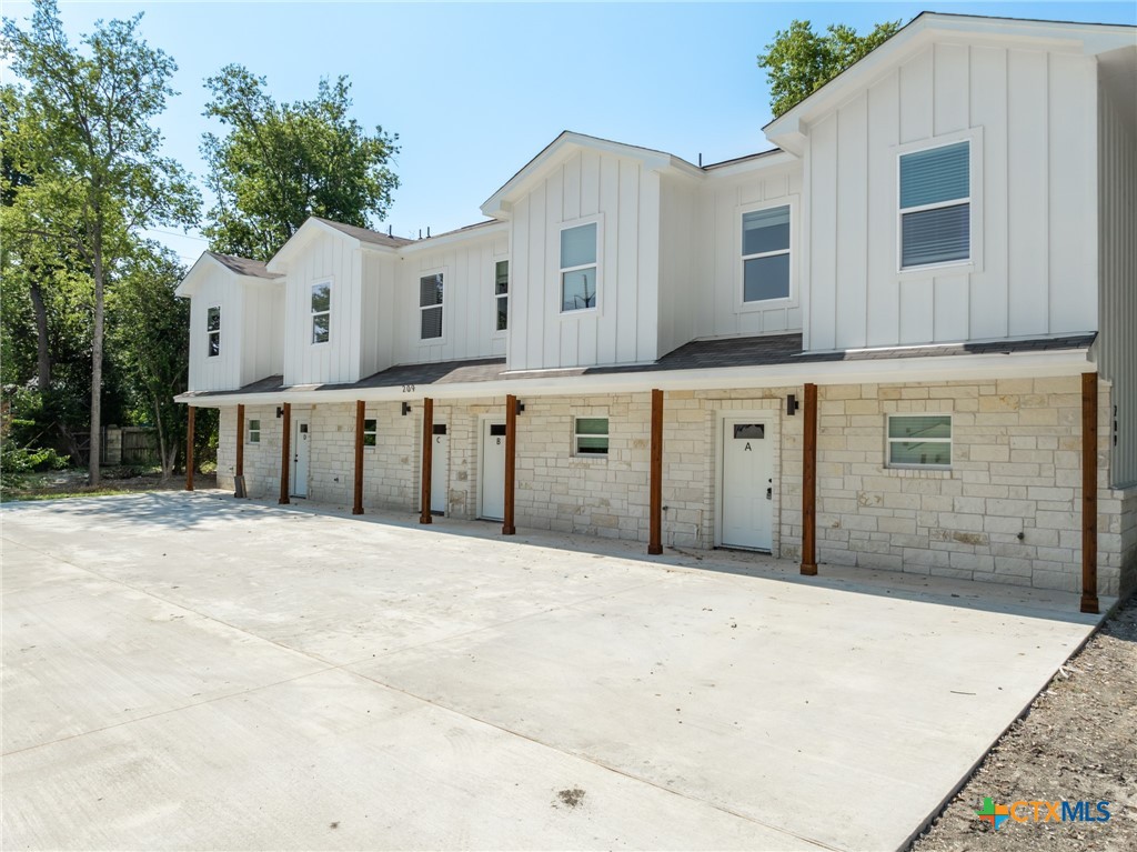 209 S 18th Street C Property Photo 2