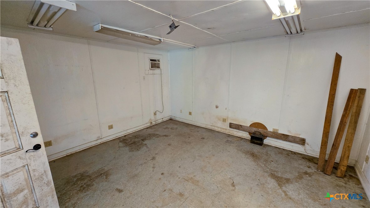 1711b Holland Road Property Photo 16
