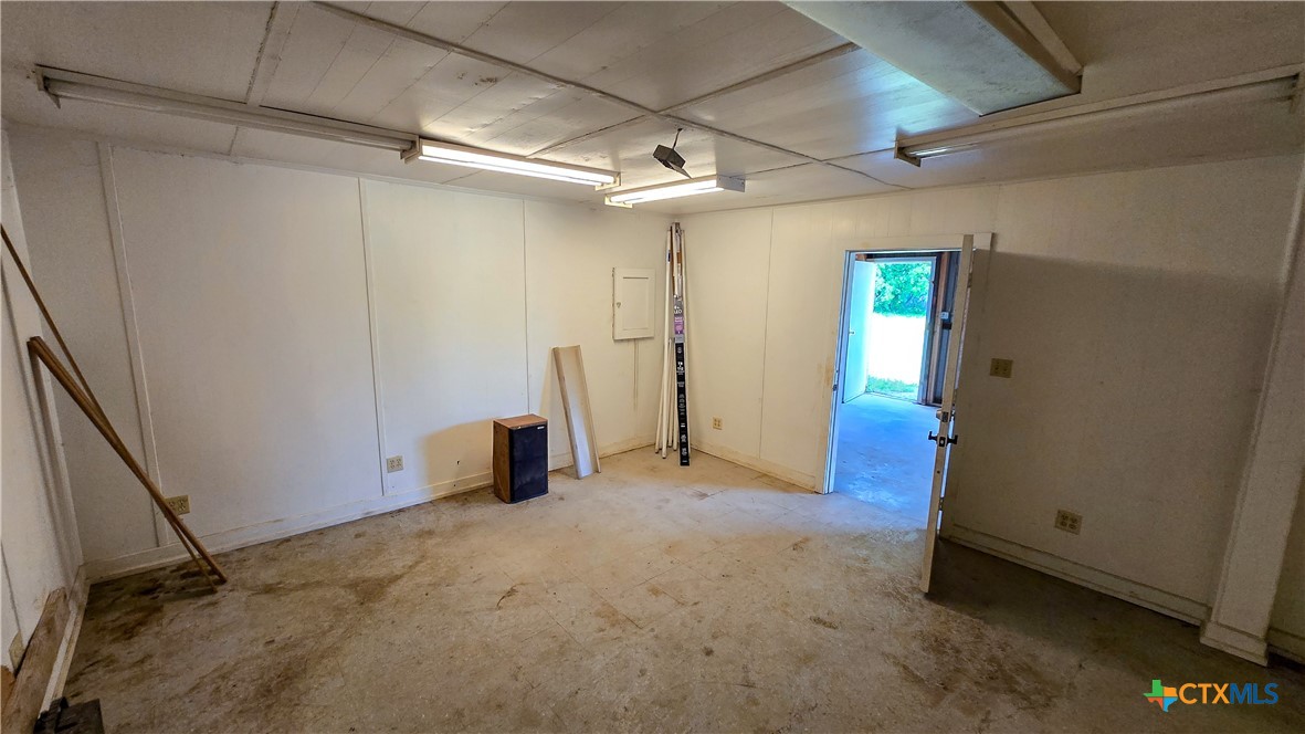 1711b Holland Road Property Photo 17