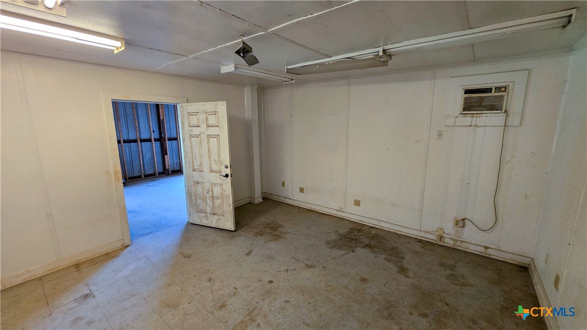 1711b Holland Road Property Photo 18