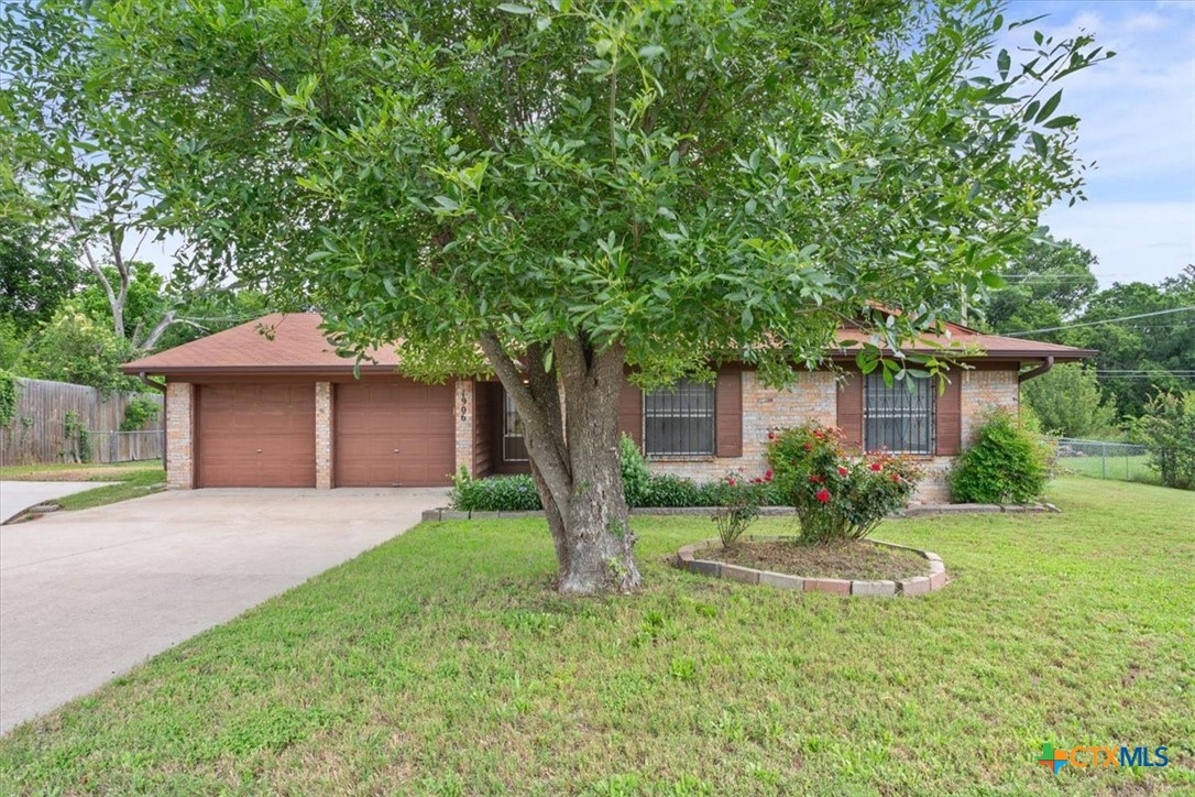 1906 Willowbend Drive Property Photo 1