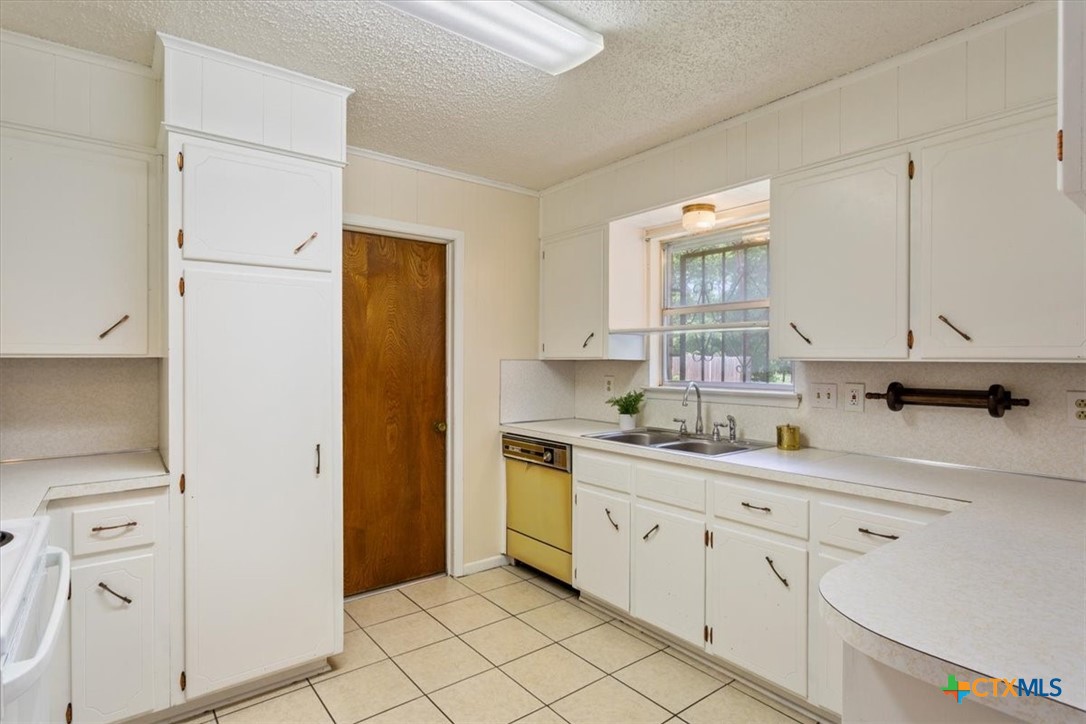 1906 Willowbend Drive Property Photo 7
