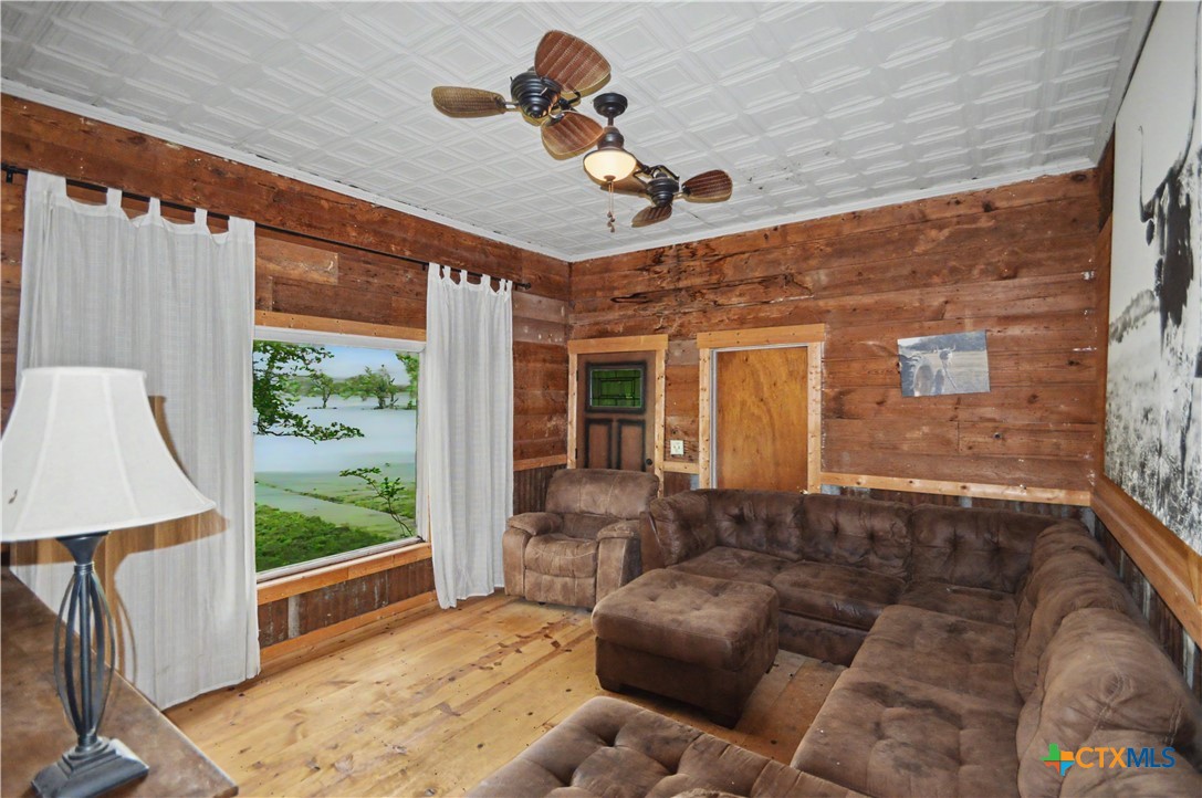 1312 Fm 581 Highway Property Photo 8