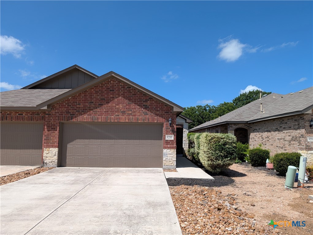 1211 Old Fm 306 Property Photo 1