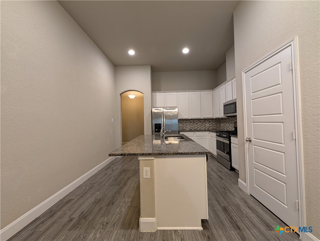 1211 Old Fm 306 Property Photo 3