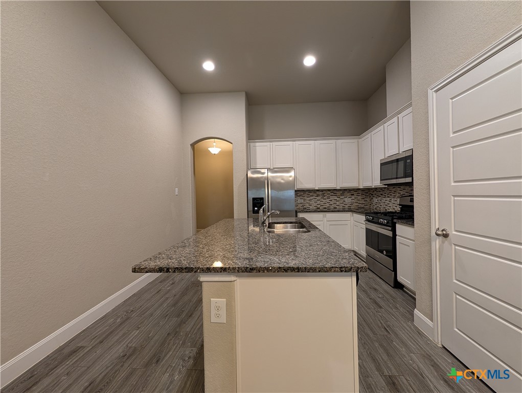 1211 Old Fm 306 Property Photo 10